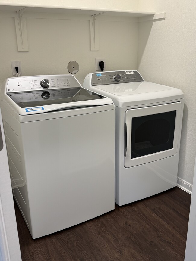 Building Photo - 619 Killam Dr