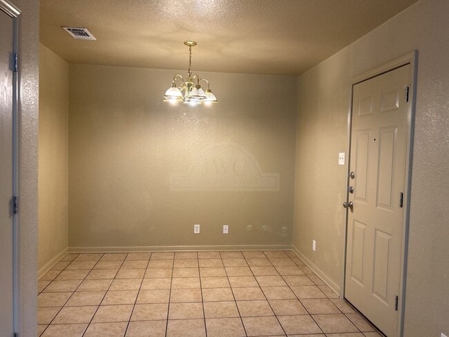 Building Photo - 1305 Chips Dr