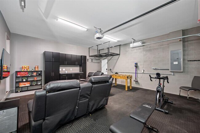 Building Photo - 902 W Plymouth St