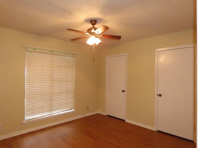 Building Photo - South Tyler! Spacious 3 Bedroom, 2 Bath