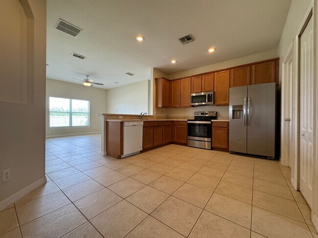 Building Photo - Beautiful 3/2 home near Lake Nona ~ Fenced In Yard ~ LVP & Tile Flooring ~ Community Pool!