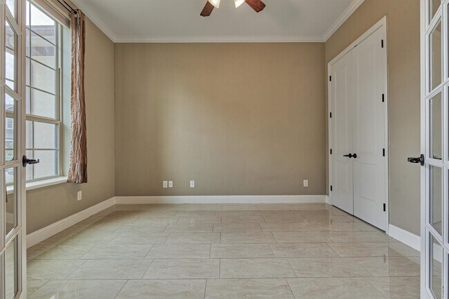 Building Photo - 106 Bella Luce