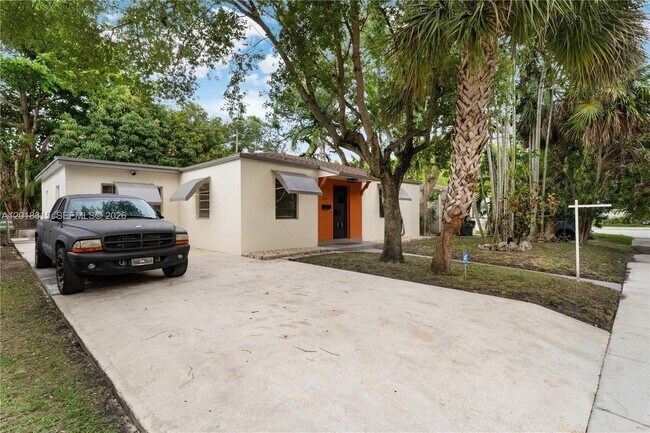 Building Photo - 6531 SW 57th Pl