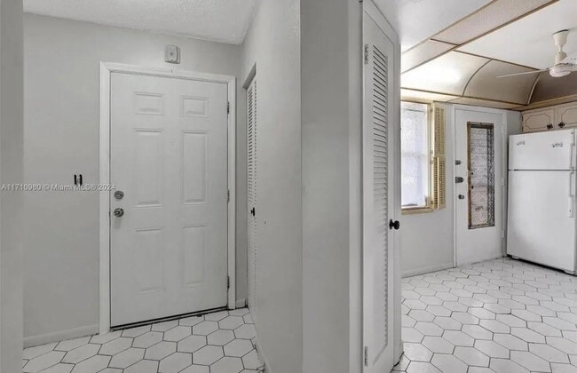 Building Photo - 1301 NE 191st St