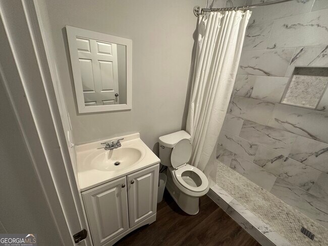 Building Photo - 370 Crestbrook Ln