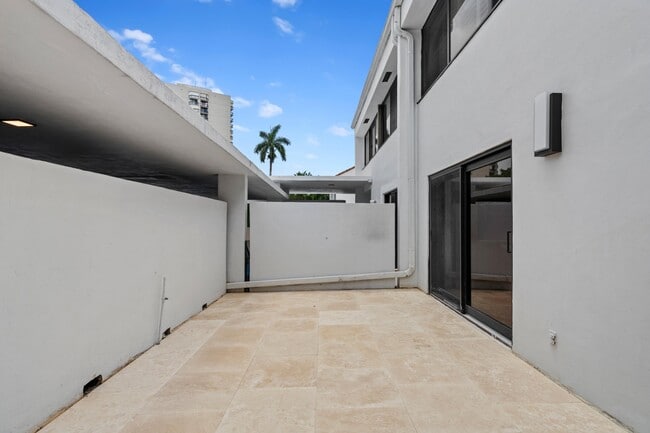 Building Photo - 2435 Presidential Way