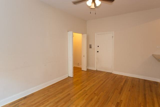 Building Photo - 4644 N Paulina St