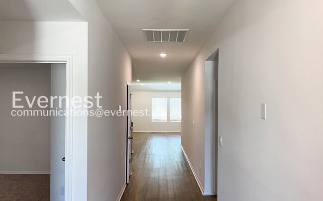 Building Photo - 4-Bed/ 2-Bath Home/Pet Friendly/ Voucher Accepted/Available Now!