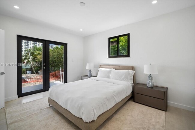 Building Photo - 5661 Pine Tree Dr