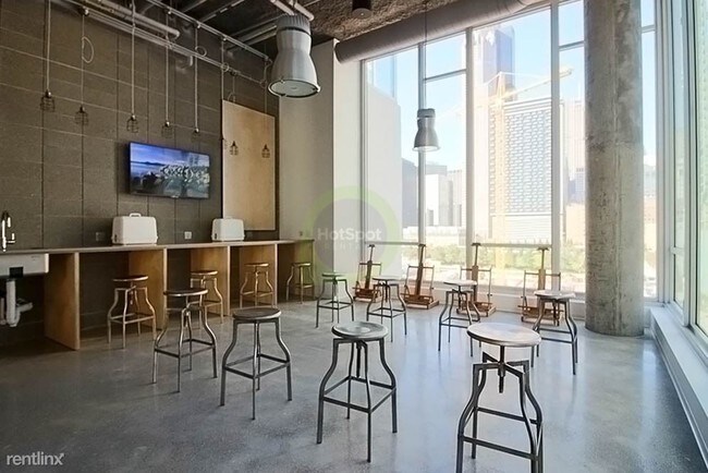 Building Photo - 720 S Wells St