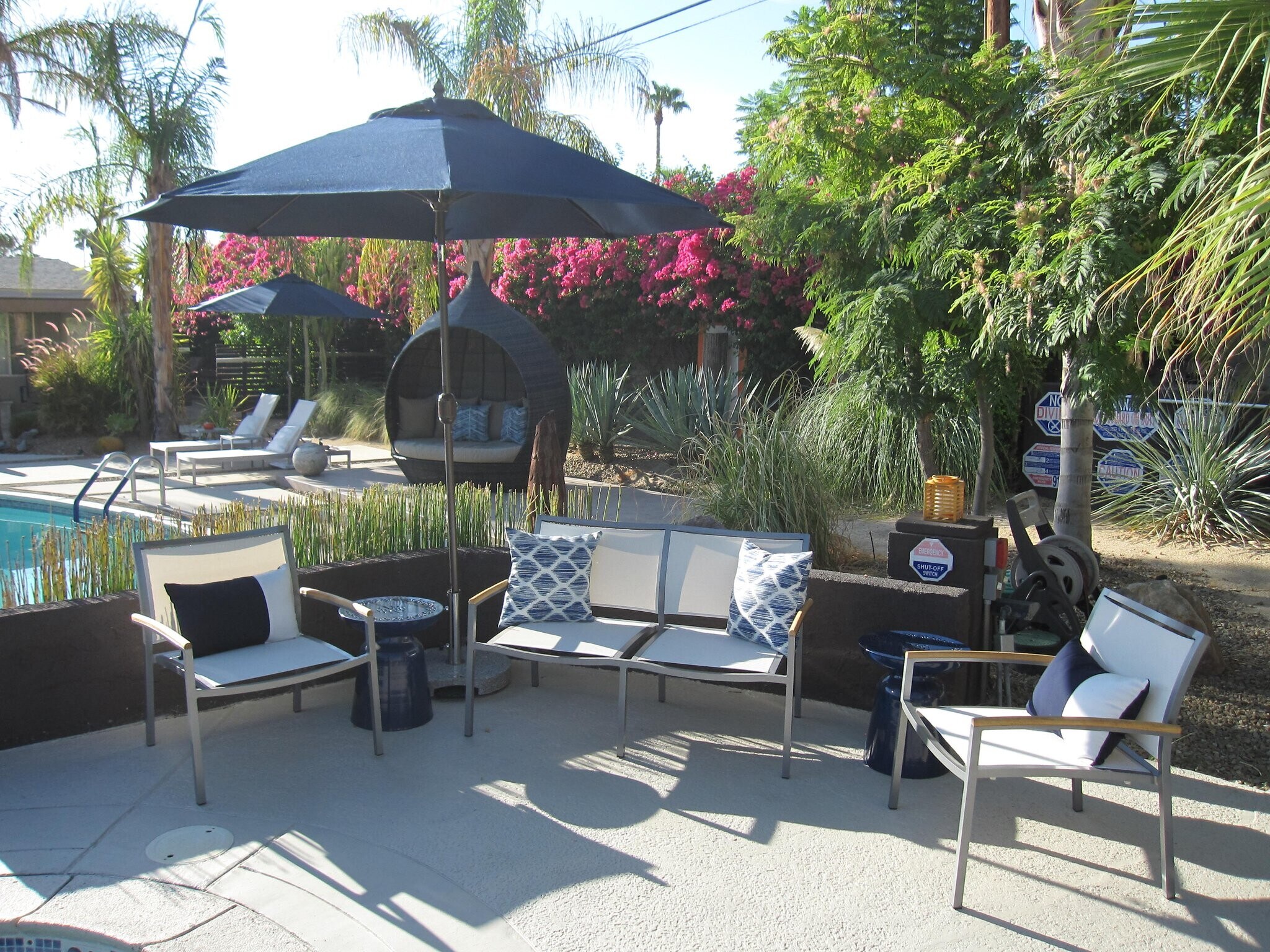 Building Photo - 777 E San Lorenzo Rd