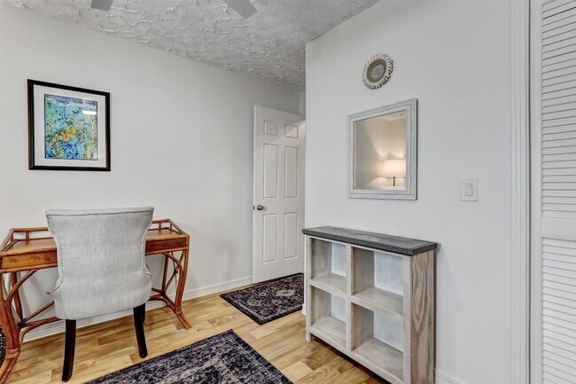 Building Photo - 338 Tarpon Ave