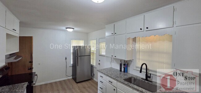 Building Photo - 2111 N 49th St