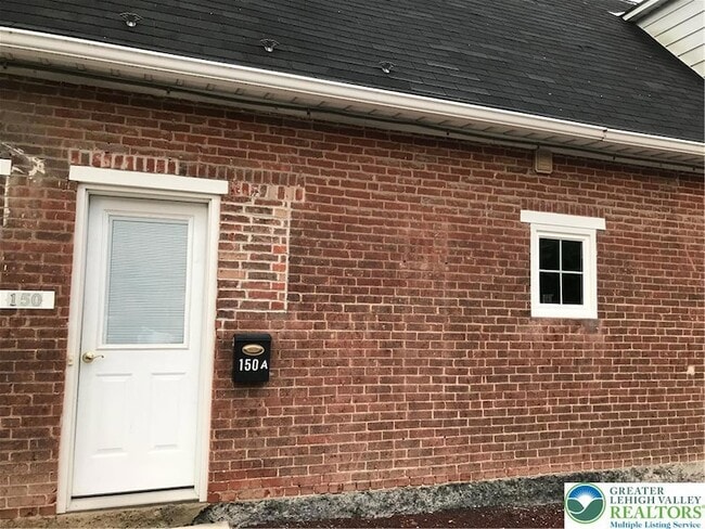 Primary Photo - 150 N Green St