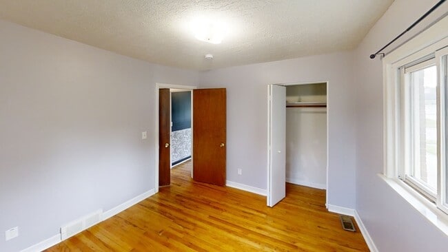 Building Photo - 372 Highland Dr