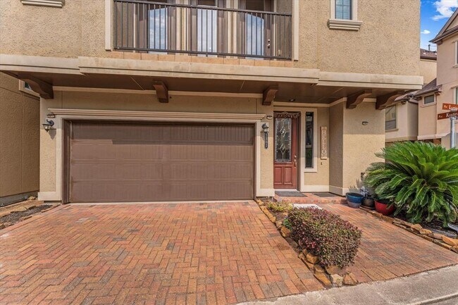 Building Photo - 5502 Lunia Ln