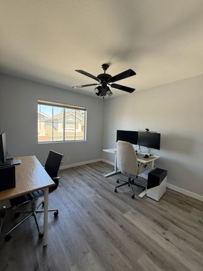 Building Photo - Nicely Renovated Home in Gated Community -...