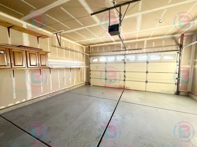 Building Photo - 1 Month Free!!! Beautiful 3BR 2 Bath home with RV Parking!