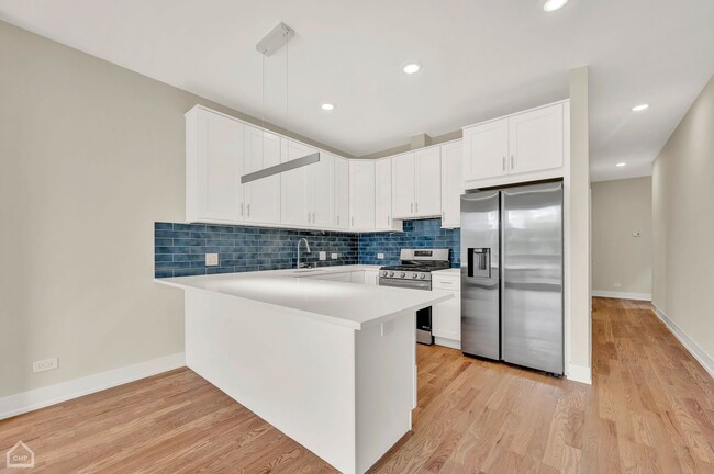 Building Photo - 4611 S St Lawrence Ave