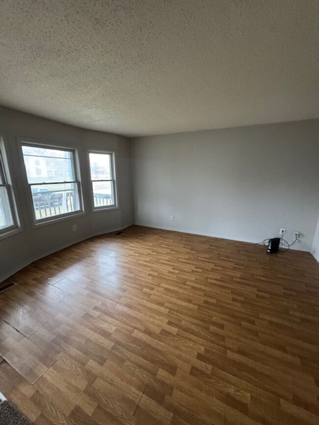 Building Photo - 513 E Suttenfield St