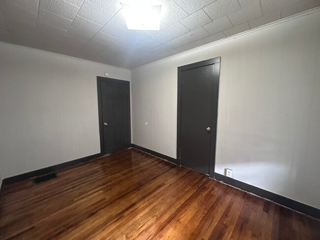 Building Photo - 209 Cook-