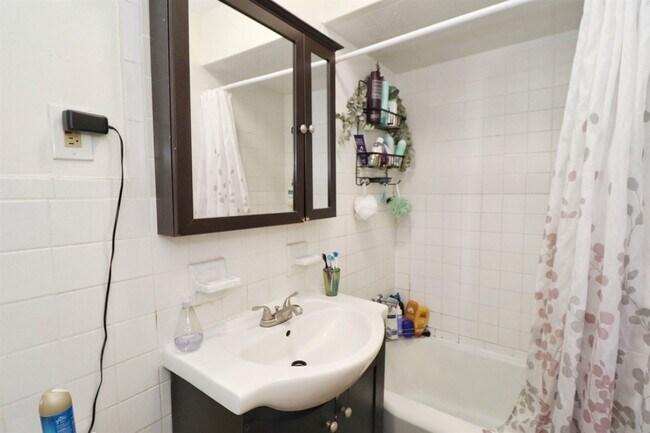 Building Photo - 704 Washington St