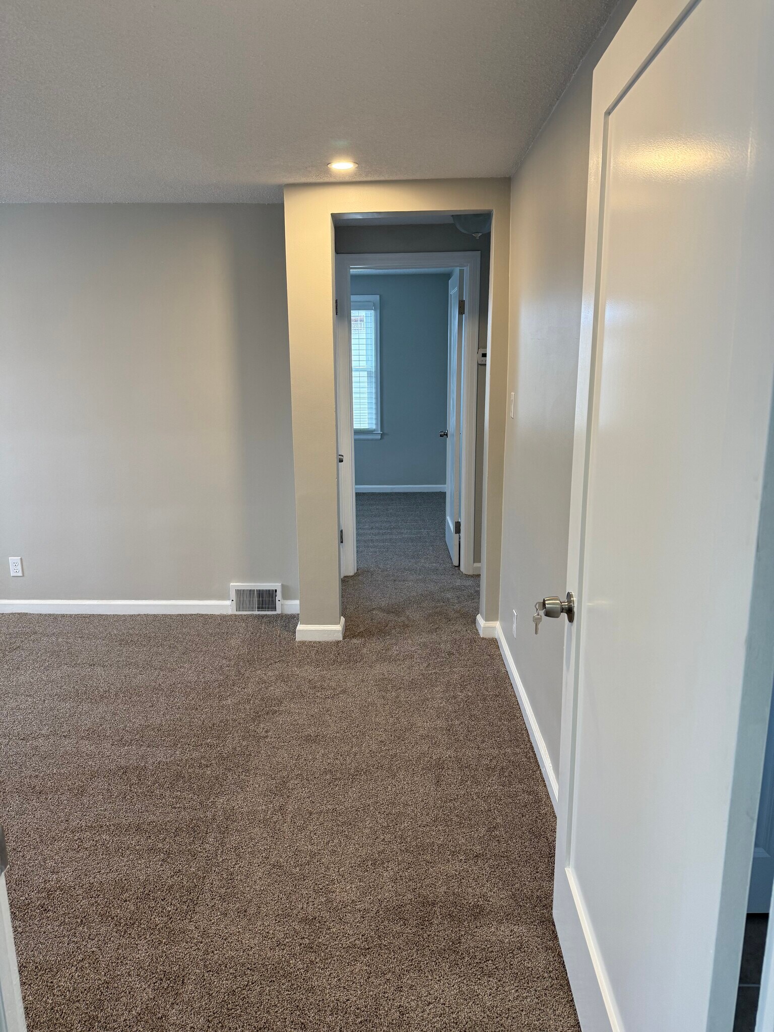 Building Photo - 33 Montfort Dr