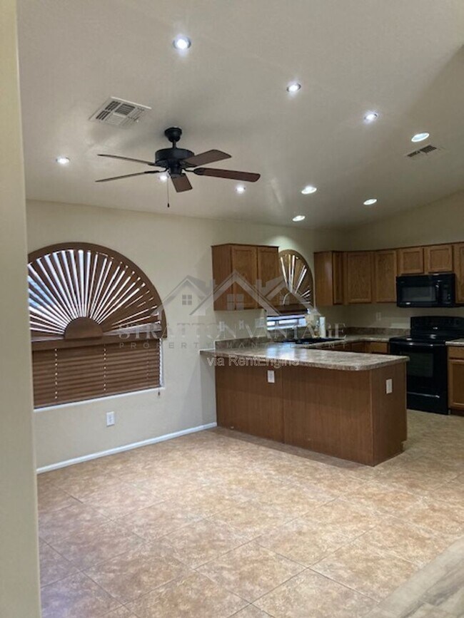 Building Photo - 4445 E Amarillo Dr