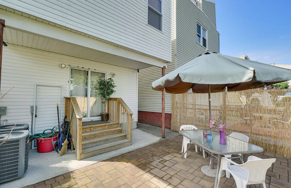 Building Photo - 78 Marne St