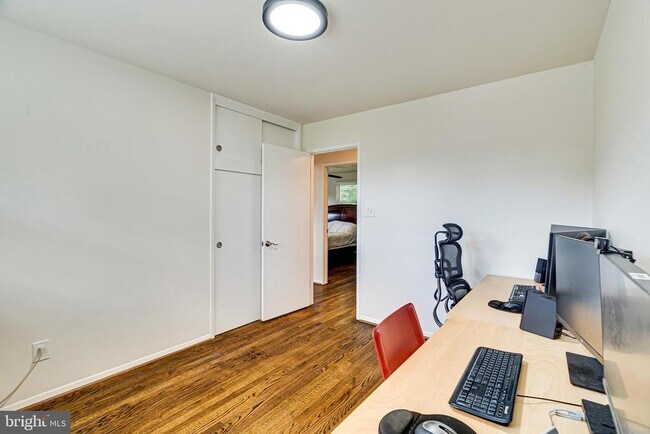 Building Photo - 7606 Jervis St