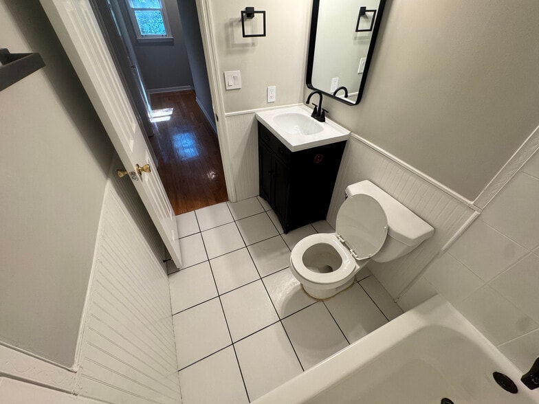 Building Photo - Room in Townhome on Cooper Lake Dr SE