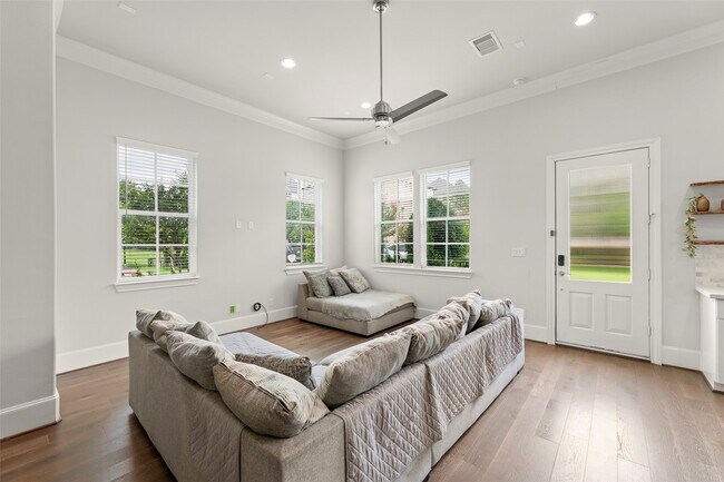 Building Photo - 9651 Kings Cross Station