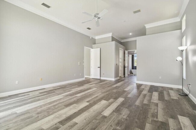 Building Photo - 6644 Country Club Rd