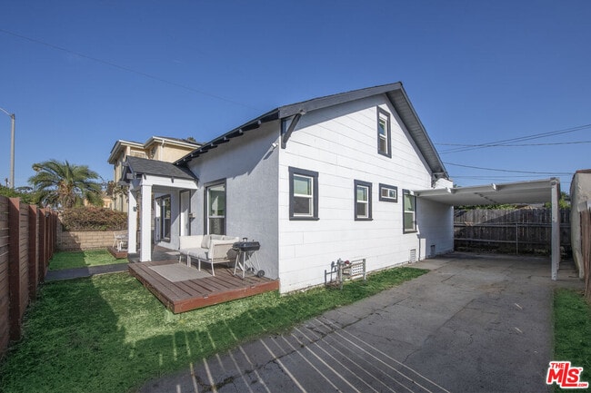 Building Photo - 4616 Rosewood Ave