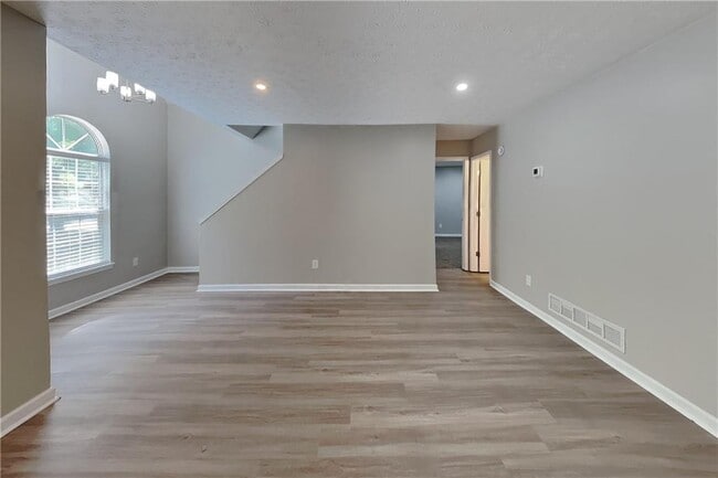 Building Photo - 620 Gregory Manor Dr SW