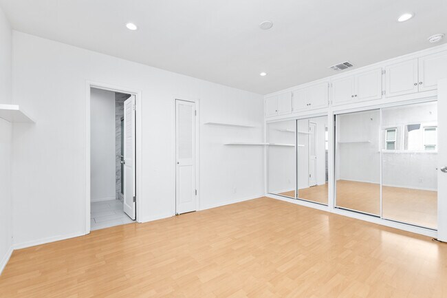 Bedroom (closets) - 836 N Fuller Ave