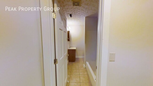 Building Photo - 45 1/2 Euclid Avenue-