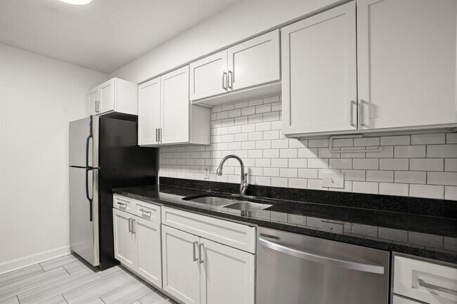 Building Photo - 2020 S Congress Ave