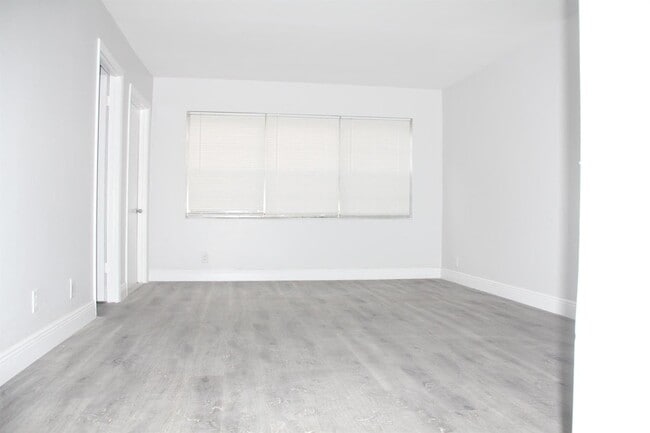 Building Photo - 230 Lake Frances Dr