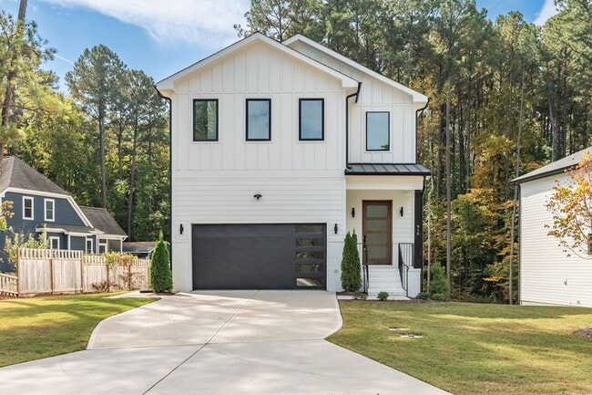 Primary Photo - Custom 5 bedroom, 5 bathroom home with Woo...