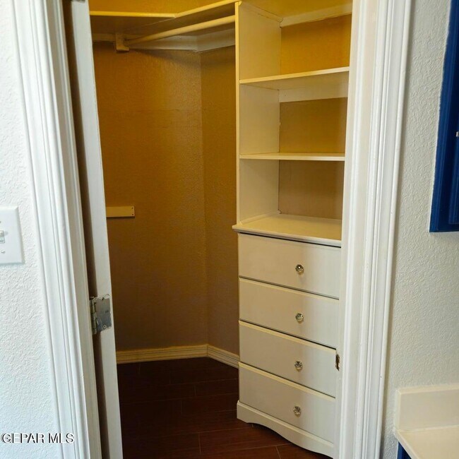 Building Photo - 7337 Canyon Run Dr