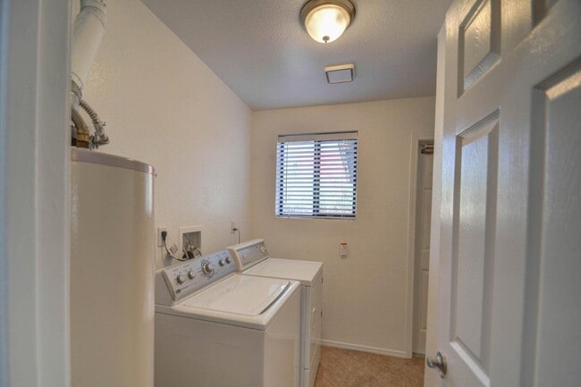Building Photo - 3022 N 34th Pl