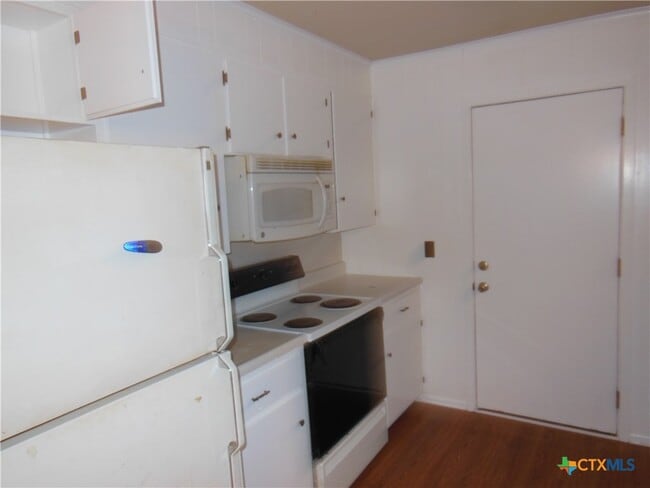 Building Photo - 505 Buttercup Ln