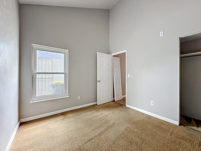 Building Photo - 2857 Wonderwood Ln