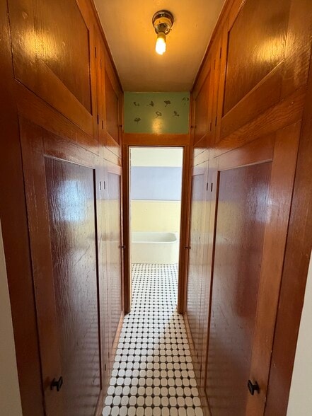 Building Photo - 127 Church Ave