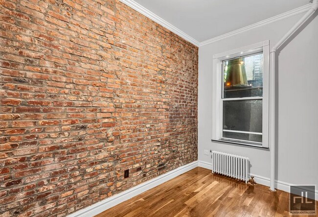 Building Photo - Hudson Street