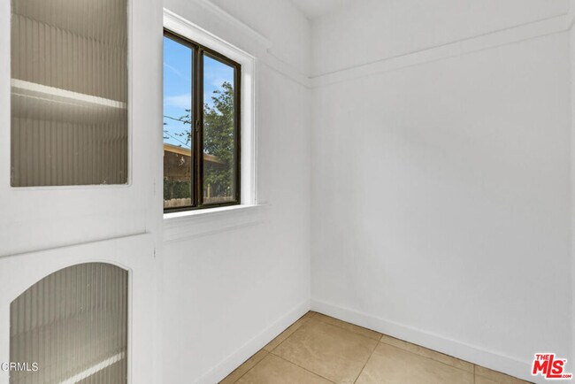 Building Photo - 1492 W 28th St