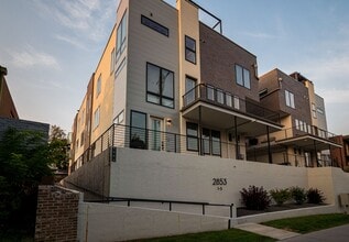 Building Photo - Newer Build 2 Bedroom, 4 Bathroom Jefferson Park Townhome