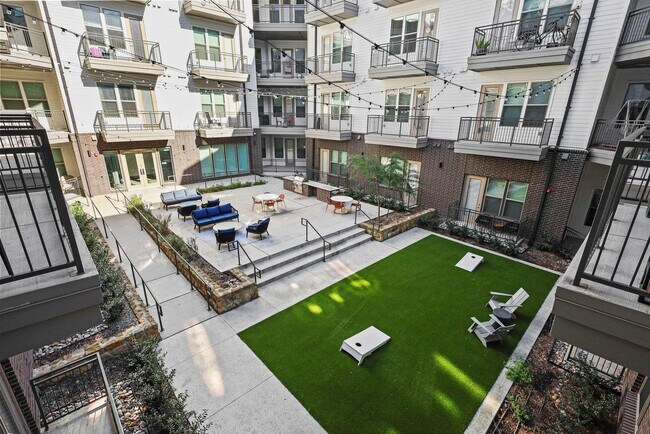 Building Photo - 13701 Montfort Dr