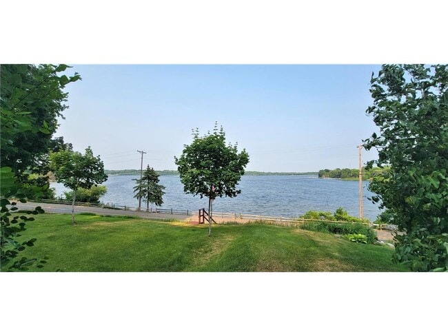 Building Photo - 2331 W Medicine Lake Dr